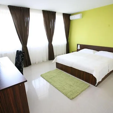 Grand Hotel/pension Sladkovicovo